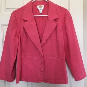 A wonderful cropped jacket for spring and summer